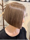 大人上品なショート/ショートボブ/ボブ/白髪ぼかしカラー