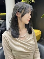 シティ(CITY) 旬なストレートスタイル ミディアムレイヤーカット 顔周りカット