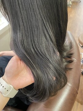 ウプヘアサロン 優しいブリーチで作るグレーカラー@岡田華子