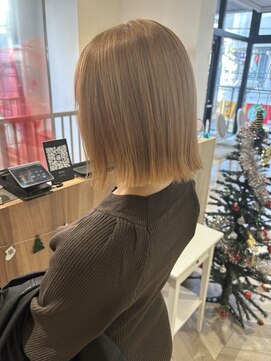 ニューヨークニューヨーク 阪急高槻店(NYNY) ミルクティーベージュ切りっぱなしボブ外ハネボブ