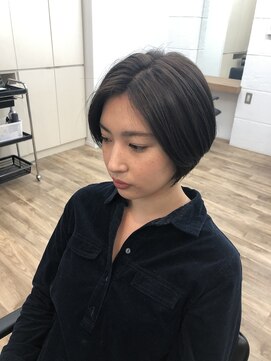 アメリ(Ameri) フェミニンショート × ディープブルー