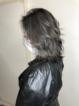 エミュスト(Emuest) アッシュカラー