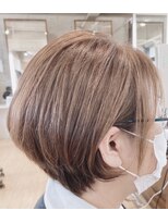 ヘアーアンドメイク マニス(hair&make manis) くびれショートボブ ハイトーンアッシュベージュ白髪染め