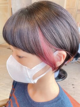 ヘアーデザイン ヴィフ(HAIR DESIGN vif) 大人マッシュショート 前髪あり インナーピンク