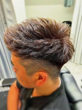 リバティシェアバーバー 銀座2nd(LIBERTY SHARE BARBER) ダウンパーマ×フェード