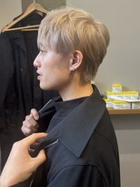 ワッツユアヘアストーリー(What’s your hair story)&nbsp;マッシュ/メンズウルフ/ハイトーンカラー/ホワイトブロンド