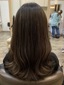 アルターリール(aL ter Rire) 黒髪/ボブルフ/ネビージュ/小顔/ワンレン