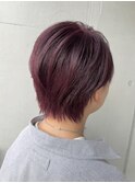 深みレッド×ショートスタイル