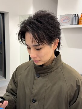 オーシャントーキョーオーバー 渋谷(OCEAN TOKYO OVER) メンズショートフェザーパーマセンターパートニュアンスパーマ