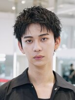 テン 心斎橋(tenn.)&nbsp;アクティブショートフェザーパーマルーズショートセンターパート