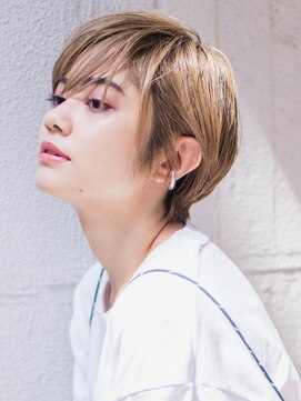 ピズム(PISM) 耳かけカジュアルイメチェンショート/フォギーベージュ