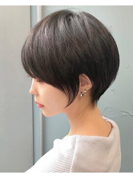 ビュー フクオカ(VIEW FUKUOKA) 美髪にオトナかわいいホワイトグレージュネビージュショートボブ