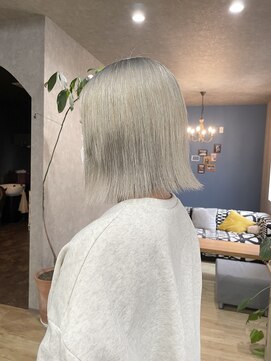 トラックヘアークリエイト(TRACK HAIR CREATE) white beige.