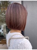 ピンクブラウン×細めハイライトの大人ボブ