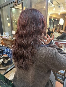 ロングレイヤー × レイヤーパーマ × 暗髪レッドカラー