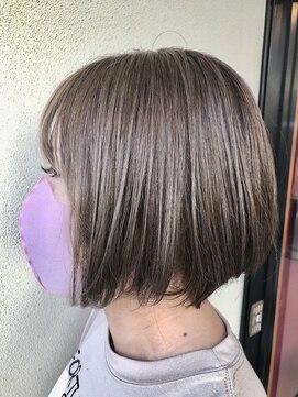 ジェリカ(Jlica) 細めのハイライトで魅せるハイトーンベージュ　顎ラインボブ