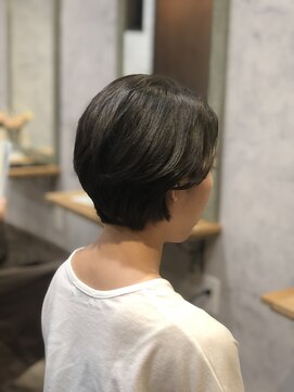 クシュ 所沢東口店(kusyu...) カーキグレージュマッシュショートボブフェザーバングヘナ(所沢)