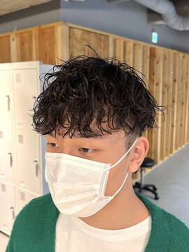 アカ(ACA) 波巻きツイストスパイラルパーマメンズ 大通札幌センターパート