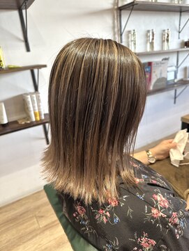 サラ(sarah) ベージュバレイヤージュ