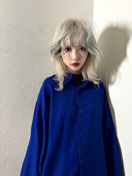 スリット(slit)の写真/【なんば/トレンド最先端サロン◎】ケアブリーチで艶感手触り最高級♪デザインカット大人気