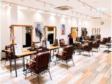 モードケイズ　心斎橋店　MODE K'sの雰囲気（ウッド状の床に温かみのある居心地の良い空間【エクステ】）