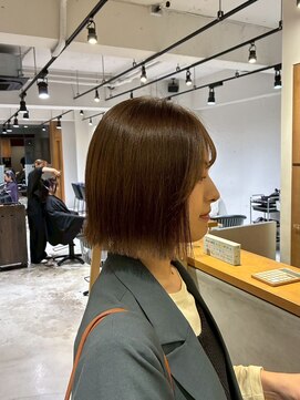アカラ(acala) ベージュボブ【20代/30代/イルミナカラー/縮毛矯正】