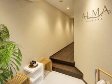 アルマヘッドスパ 麹町 半蔵門(ALMA HEAD SPA)の雰囲気（落ち着きのあるエントランスがお客様をお出迎え致します。）