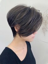 アヴァロン(AVALON)&nbsp;30.40代にオススメ！絶壁解消くびれショート×立体感ハイライト