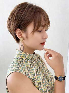 フロリタ(florita) 大人可愛い20代30代40代耳掛け前下がりショートボブ丸みショート
