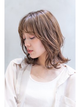 ロイジー(roijir) 表参道roijir 外ハネくびれミディアム×スモーキーベージュ