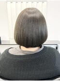 黒髪クラゲヘアーオリーブグレー小顔ココアベージュ卵型ショート