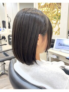 ワイスラッシュジングウ(Y / JINGU) 耳掛けボブ