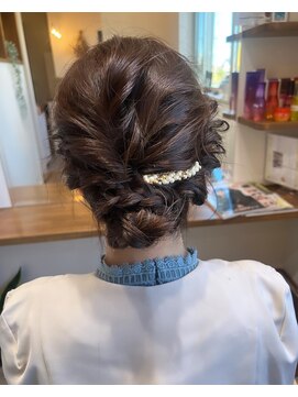 トモニ(tomoni) ゆるふわシニヨン