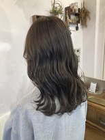 レイリー(LAiLy)&nbsp;赤みを消した透明感カラー　30代大人可愛いミディアムスタイル