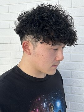 ヒュイル バイ ニアウ(Hwyl by Niau) スペインカール波巻きスパイラルパーマニュアンスパーマメンズ