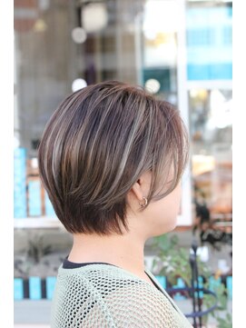ハイライトショートボブ