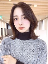 クィーンズガーデンバイケーツーギンザ(QUEEN’S GARDEN by K two GINZA)&nbsp;ミディアムレイヤー/透明感ブラウン/くびれ/スモーキーカラー