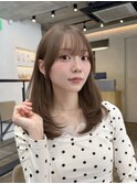 ワンカールで可愛いレイヤーカットには透明感ベージュが相性抜群
