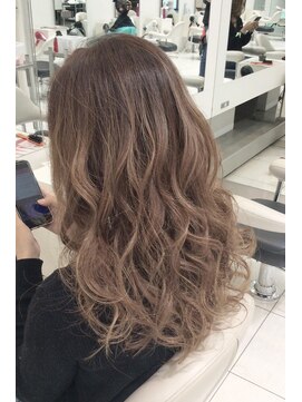 ケンジ 平塚 アネッタ(KENJE annetta) ブロンドガール風☆フェザーハイライトスタイル