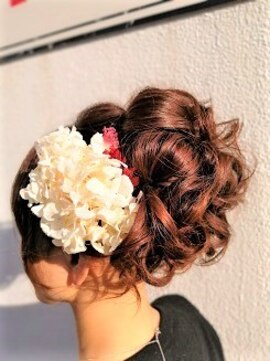 ロッキンヘアー(Rockin' hair) お姫様風襟足すっきり甘めお団子スタイル　結婚式・成人式