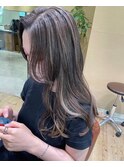 アッシュベージュにラインカラー