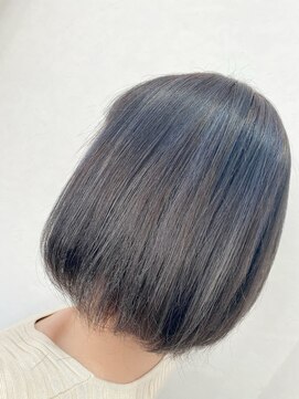 ルッソ チアロ(Lusso chiaro) ニュアンスカラーブルーグレージュボブ