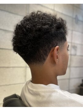 フランクスバーバー アンド ビアークラブ(FRANK'S BARBER and BEER CLUB) スキンテーパーカーリースタイルF