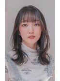 ミディアム顔まわりレイヤー外はねツヤツヤ暗髪ヘア
