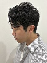 ヒュイル バイ ニアウ(Hwyl by Niau) メンズマッシュセンターパートスパイラルパーマニュアンスパーマ