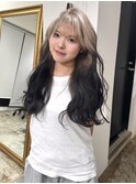 ホワイトベージュ×ブラックのルーツカラー！