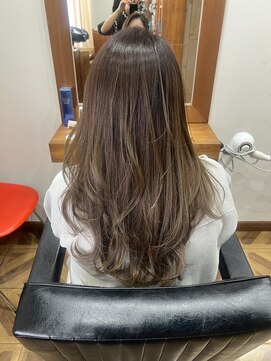 ココロヘアー マド(Cocolo hair MADO) バレイヤージュ風レイヤーカット