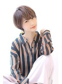 ことりベージュネイビーカラー毛先パーマ小顔ワンサイドショート