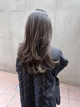 ジェノ(JENO by apish) 黒髪/グレーベージュ/レイヤーロング/前髪パーマ/レイヤーカット