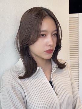 キートスバイガーランド (Kiitos by Garland) 前髪なしセンターパートふんわりミディアムレイヤーカットツヤ髪